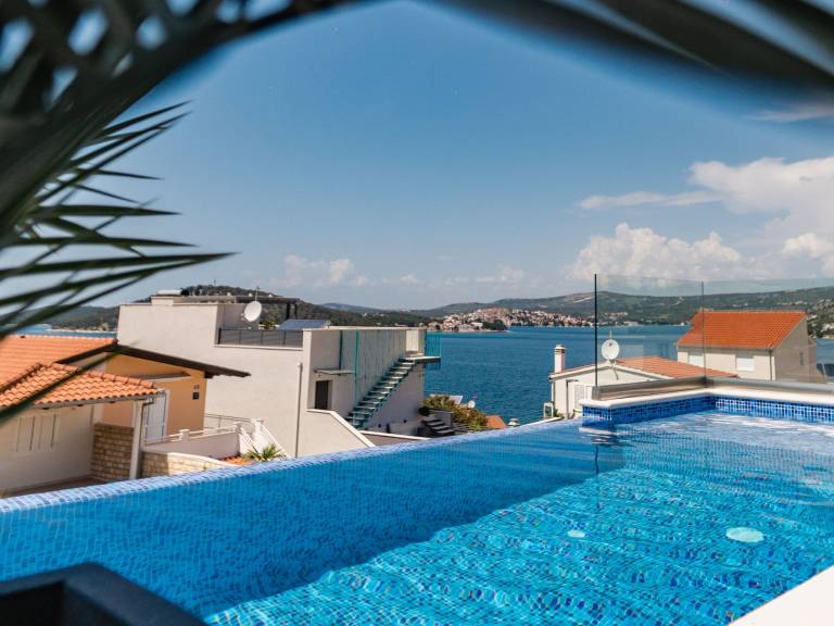 Vacation home with garden, barbecue & private pool — photo 4