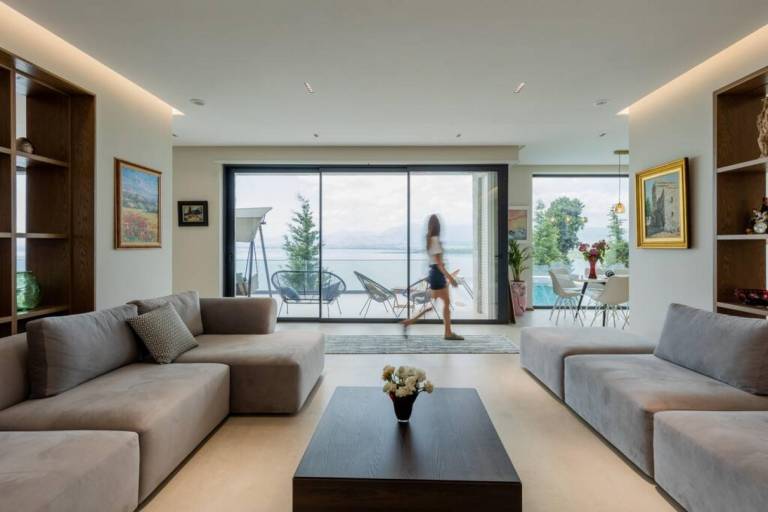 Child-friendly lovely villa with private pool, patio & yard | City view | Close to the beach | Dogs allowed — photo 3