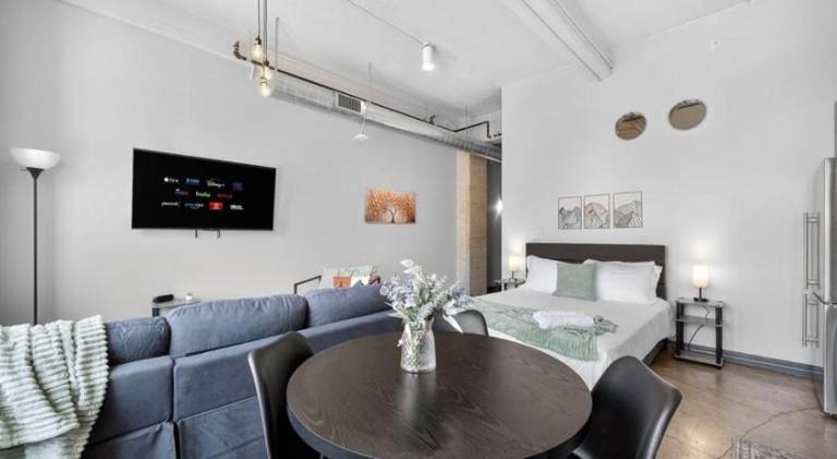 Stunning Downtown Apartment with Pool, Laundry, Parking in Dallas, TX