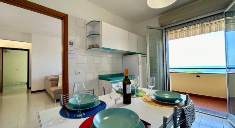 Rental apartment with patio — photo 3