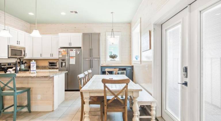 Fully equipped house with grill, pool & yard | Next to the beach | Perfect for remote work | Pets are welcome — photo 4
