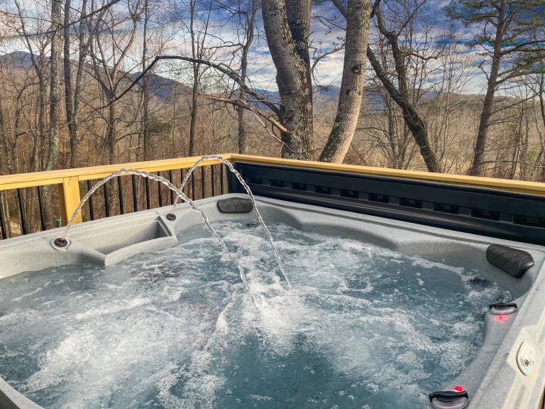 Spacious 5BR Hot Tub Fire Pit Games Lazy Bear
