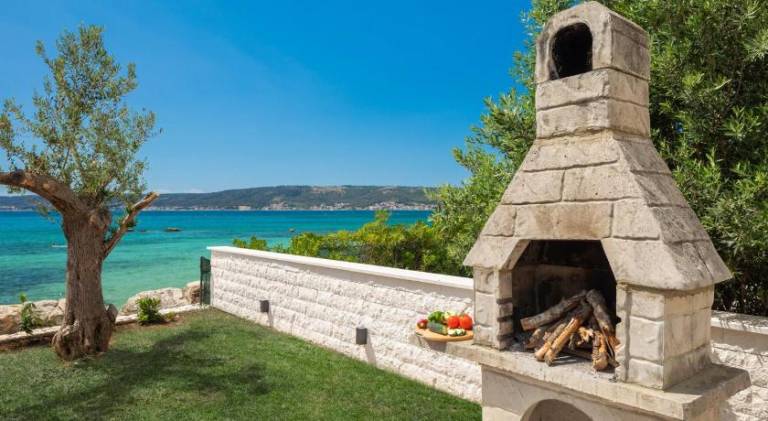 Beachfront Villa Tota with Pool — photo 5