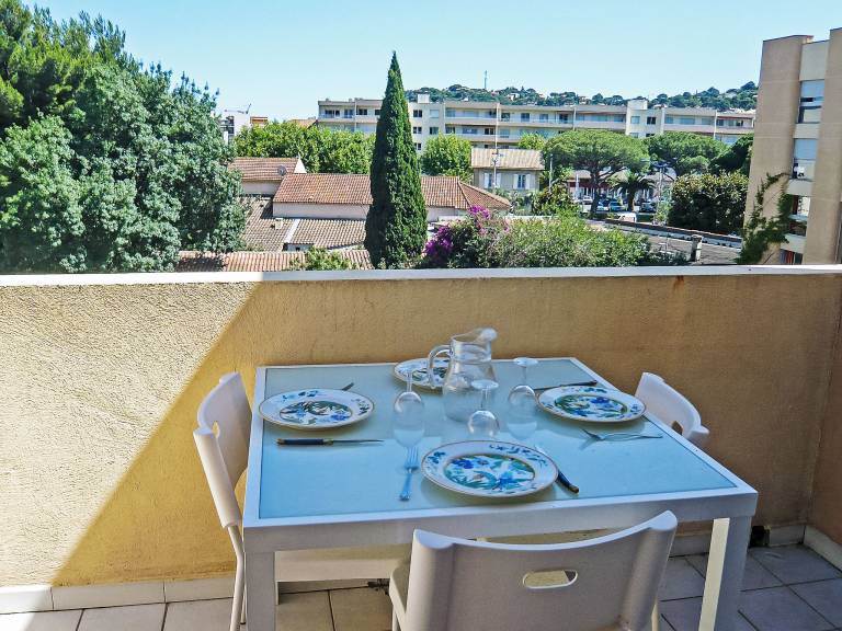 Rental apartment with terrace & pool — photo 2