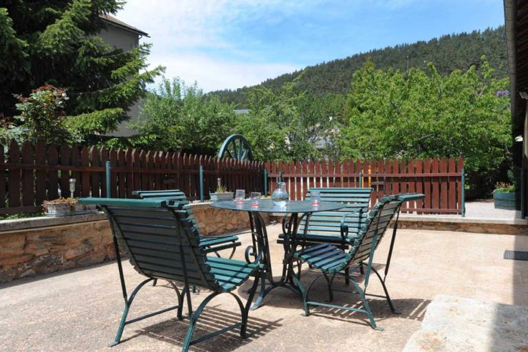 Fully equipped gite with patio, yard & BBQ | Pet-friendly — photo 2