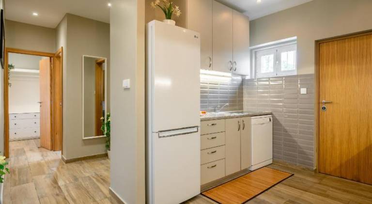 Fully equipped spacious house with hot tub, terrace & yard | Pets allowed — photo 3