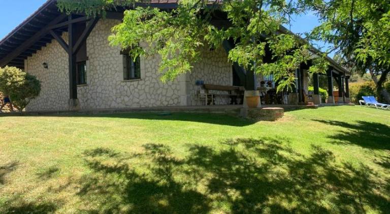 House with pool in Burgos