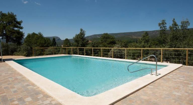 Vacation home with patio, barbecue & pool | Pet-friendly — photo 5
