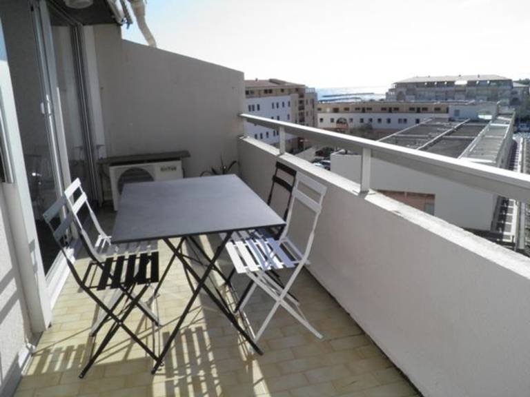Charming mezzanine apartment, terrace, parking and air conditioning in Sète — photo 3
