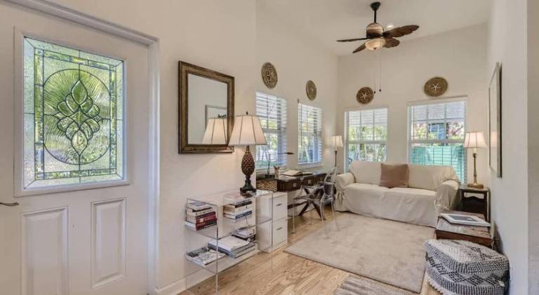 Nini's Cottage - Family-Friendly Pool Days and Cabana Nights Await — photo 2