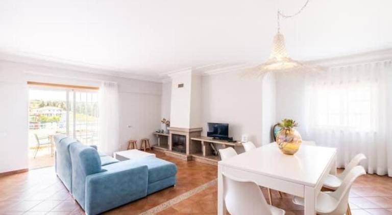 Holiday apartment with yard & pool — photo 4