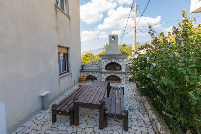 Dog-friendly apartment with private parking, BBQ area and large balcony — photo 5