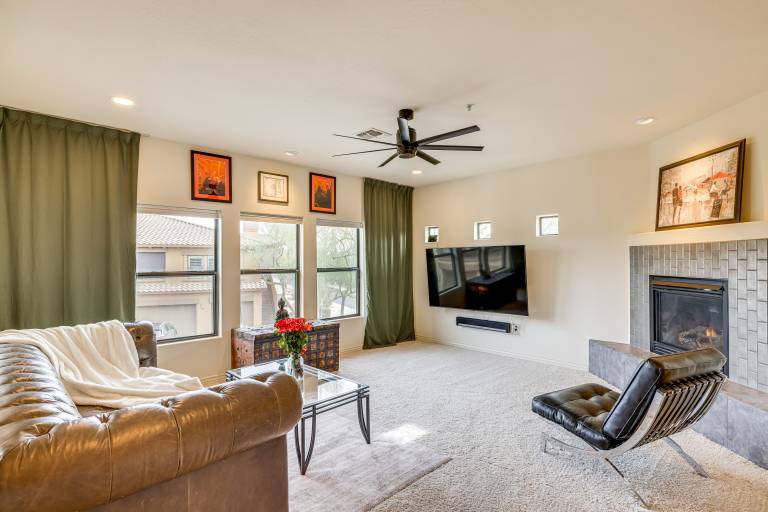 1 Mi to Desert Ridge Marketplace Phoenix Condo