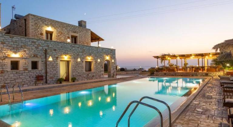 Charming serviced apartment with terrace, garden & pool | Close to the beach | Pets allowed in Naxos