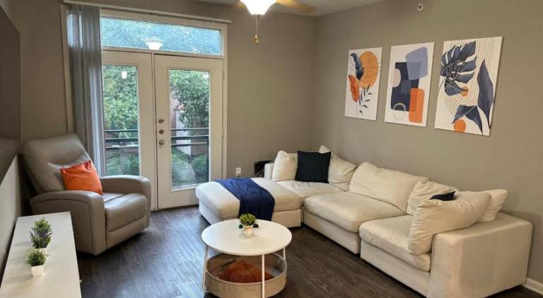 Apartment with pool in Plano, TX