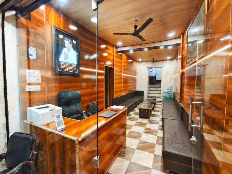 HOTEL OM PALACE NEAR MAHANKAL MANDIR — photo 4