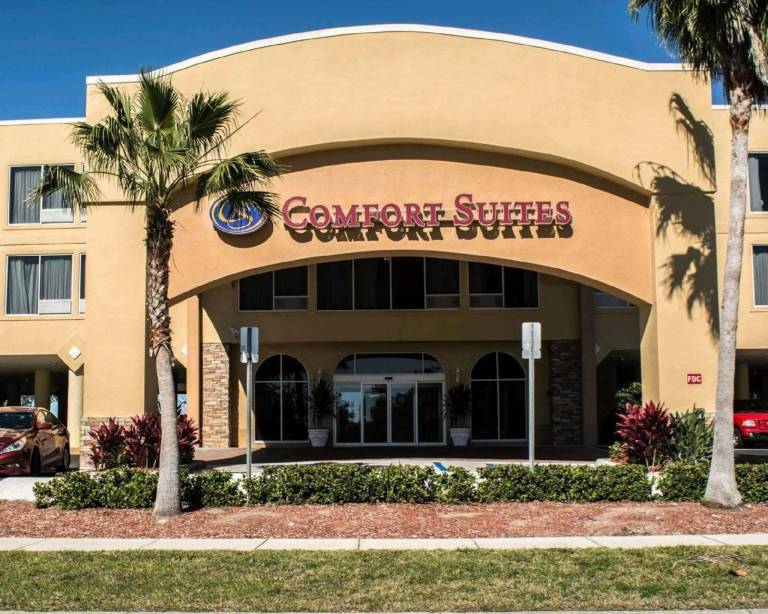 Comfort Suites Clearwater - Dunedin in Clearwater, BC