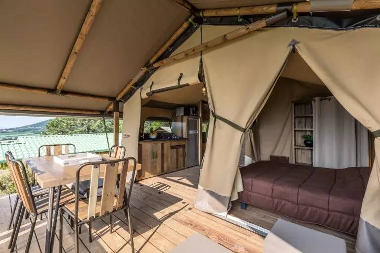 Mobile home with barbecue & heated pool | Pets allowed — photo 2