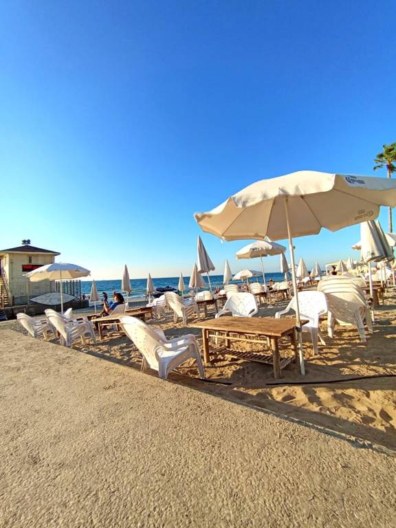 Golden beach apartments by the sea — photo 4