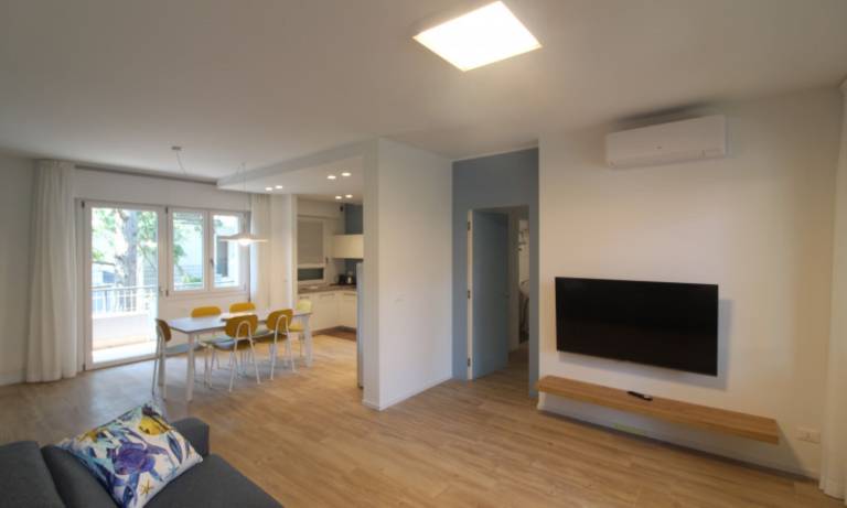Family-friendly rental apartment with patio | Garden view | Close to the beach | Pets allowed in Lignano Sabbiadoro