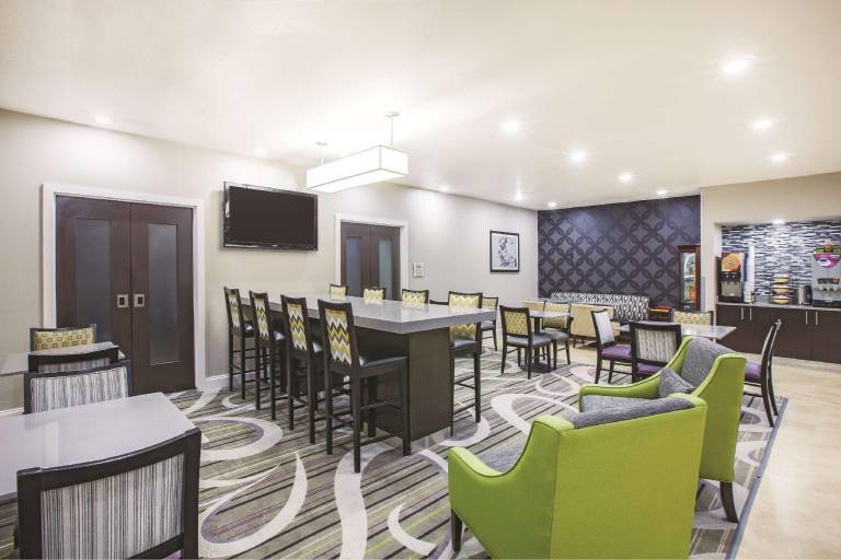La Quinta Inn & Suites by Wyndham Ada — photo 4
