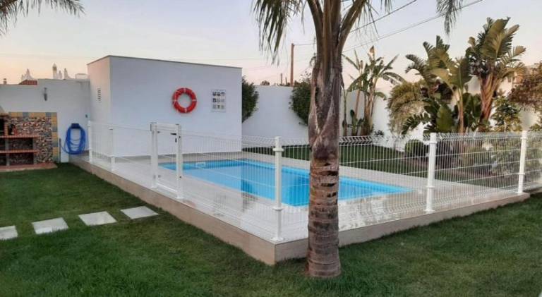 Vacation home with garden, BBQ & private pool | Pet-friendly — photo 5