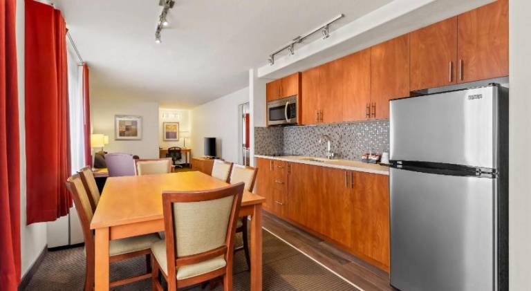 Wingate by Wyndham Calgary South — photo 4