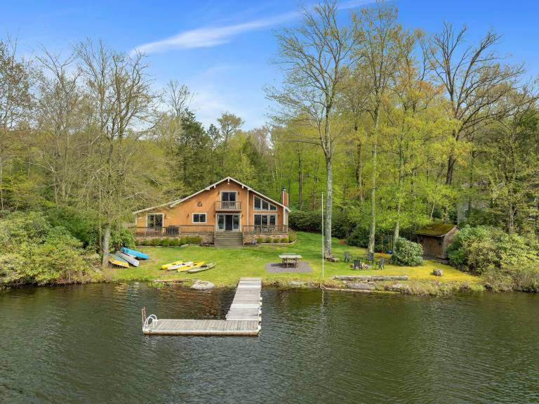 Villa  Roaring Brook Township