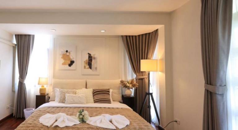 Private Pool Villas Sukhumvit 26 Near BTS Phrom Phong and EmSphere