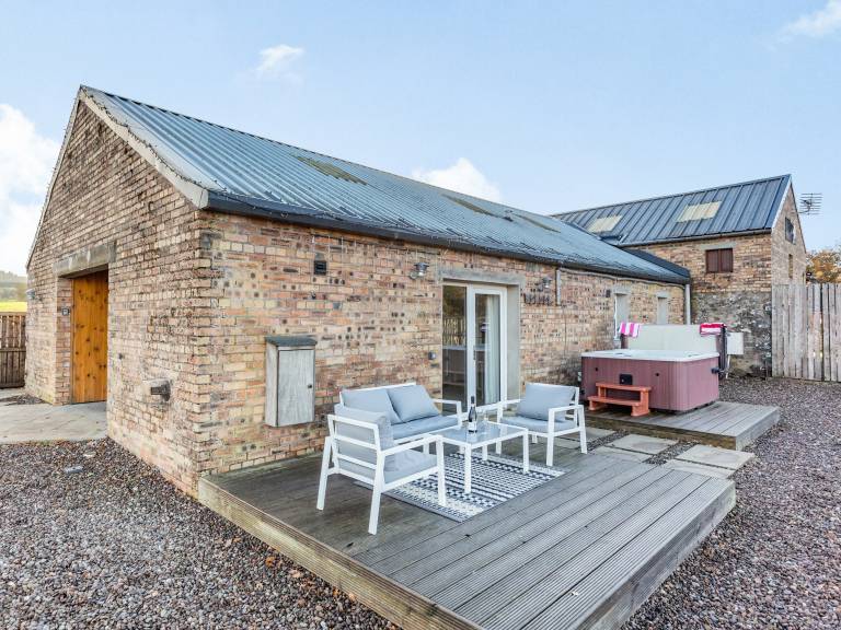 Cottage with garden, barbeque & jacuzzi | River view — photo 2