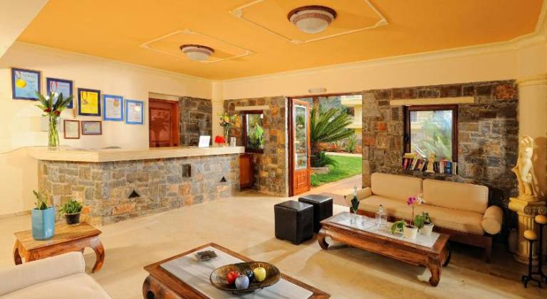Serviced apartment with pool, terrace & sauna — photo 3