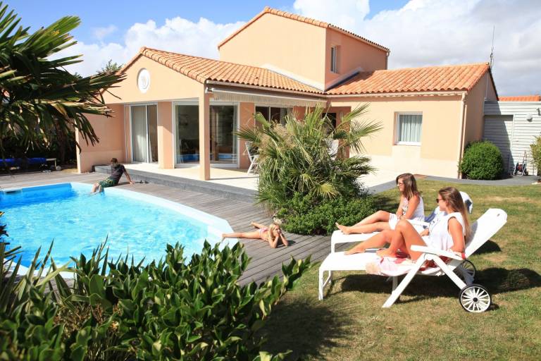 Vacation home with pool & terrace — photo 2