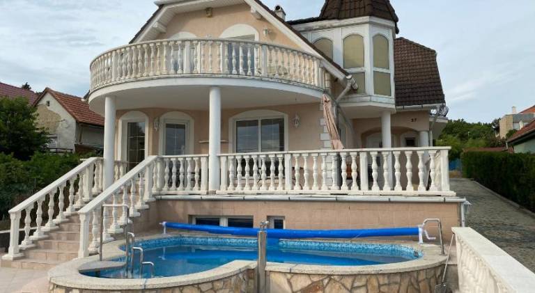 Villa with barbecue, terrace & hot tub in Balatonfured