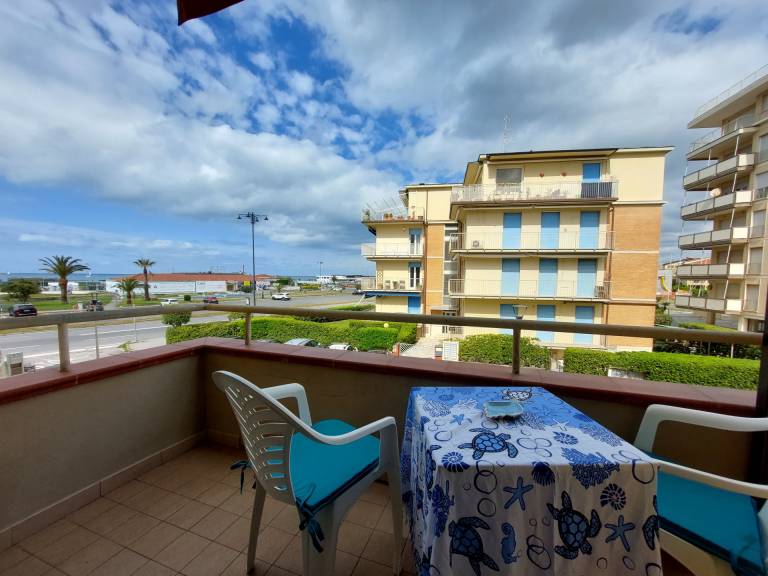 Apartment with terrace & garden | Water view in Viareggio