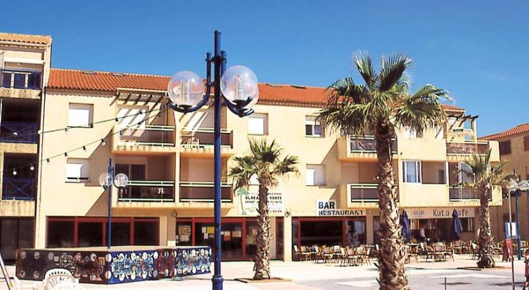 Serviced apartment with patio | Beach nearby | Dogs allowed — photo 2