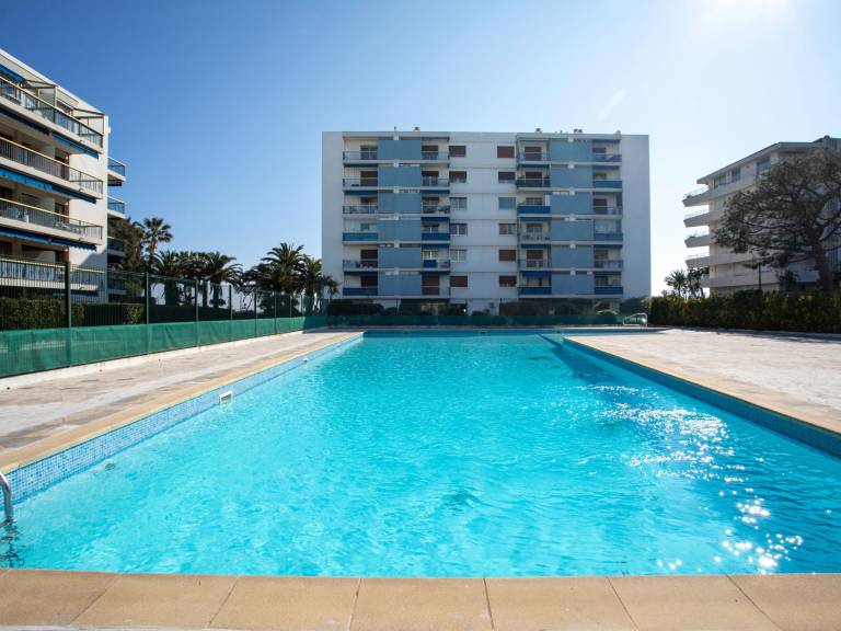 Beautiful apartment with pool, patio & yard | Sea view | Beach nearby | Pets are welcome — photo 5