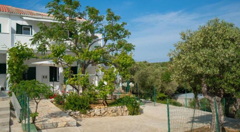 Holiday apartment with garden & terrace in Novalja