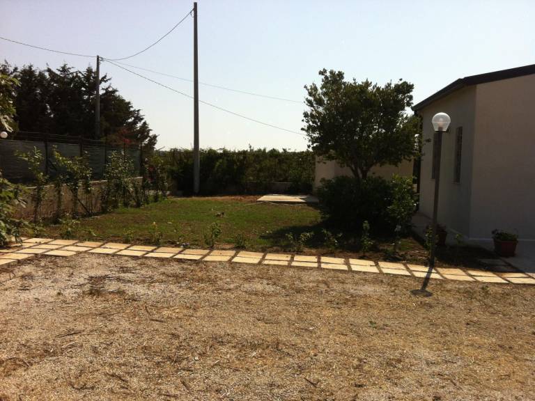 House with barbecue & garden — photo 4