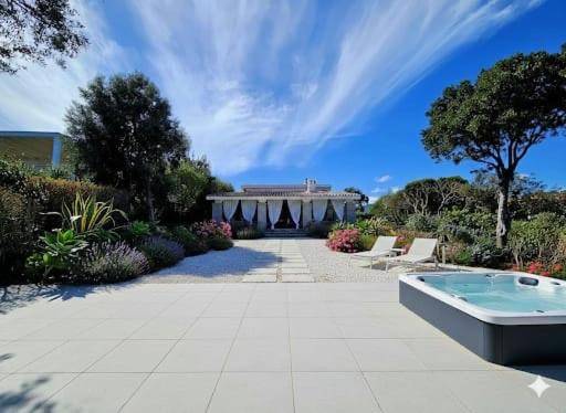Villa with hot tub in Golfo Aranci