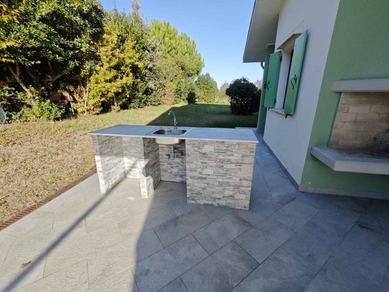 House with yard & BBQ — photo 4