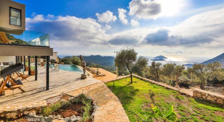 Villa with garden, private pool & terrace — photo 4