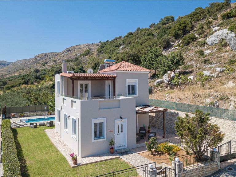 Fully equipped big house with private pool, garden & BBQ | Mountain view | Pets are welcome — photo 3