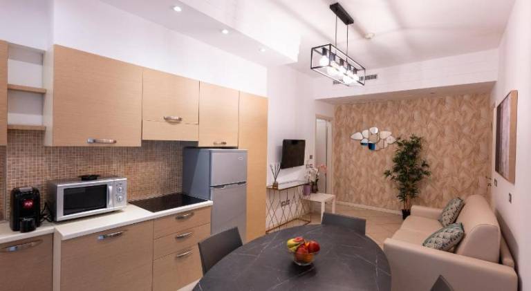 Serviced apartment with patio | Beach nearby | Dogs allowed — photo 2