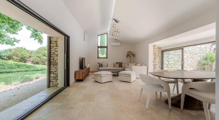 Villa with pool — photo 3