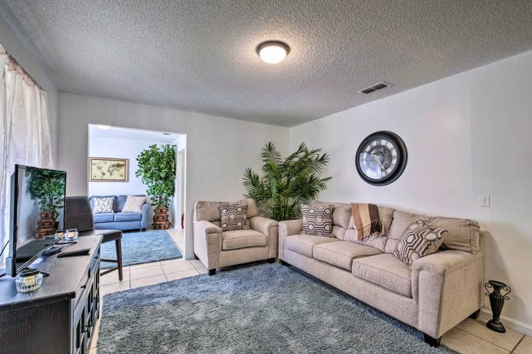 Sunny Abode, 10 Mi to University of Florida! — photo 4
