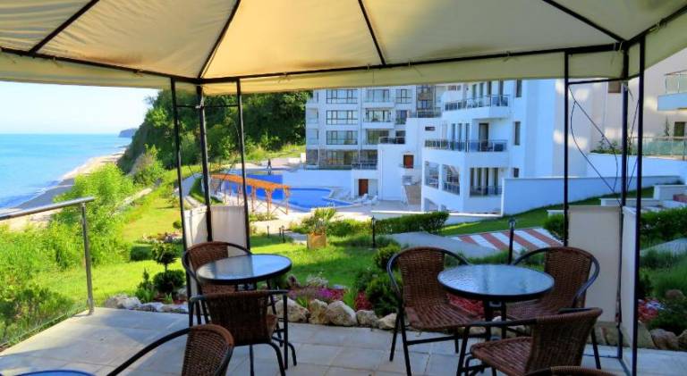 Wonderful holiday apartment with patio, yard & pool | Next to the beach | Pets allowed — photo 5