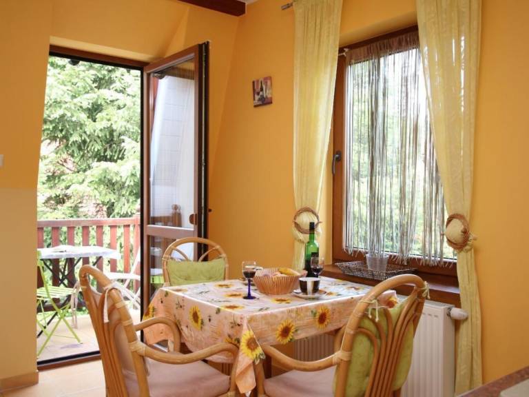 Apartment with yard & barbeque | Nature view — photo 3