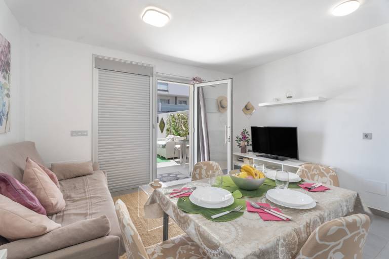 Divino En Playa Vacation Apartment with Sea Views, Shared Pool & Wi-Fi — photo 5