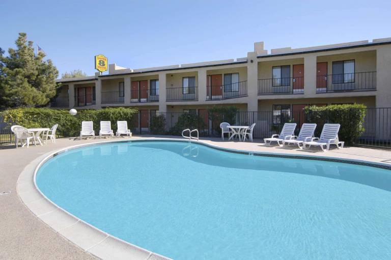 Super 8 by Wyndham Barstow — photo 2