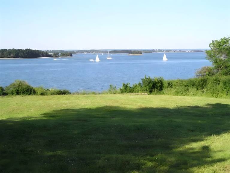 Magnificent Family Home on the Water — photo 2